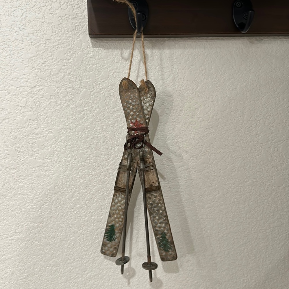 Hanging metal ski ornament